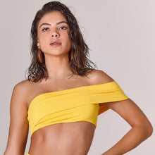 Cargar imagen en el visor de la galería, Model Front: Empress Top Top Biquini Off Shoulder Amarelo