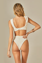 Cargar imagen en el visor de la galería, Model Back: Empress Bottom Bottom Beatriz Bikini Off White Floral Texture