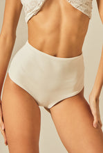 Cargar imagen en el visor de la galería, Gallery: Empress Bottom Bottom Offwhite Bardot