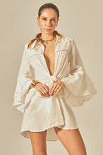 Cargar imagen en el visor de la galería, Model Front: Empress Shirtdress Offwhite Camisa Claire