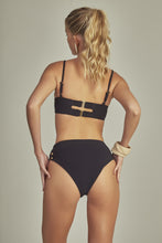 Cargar imagen en el visor de la galería, Model Back: Empress Bottom Bottom Bikini Antigua Black
