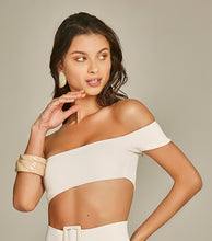 Cargar imagen en el visor de la galería, Model Front: Empress Top Top Biquini Suzy Textura Flat Off White

